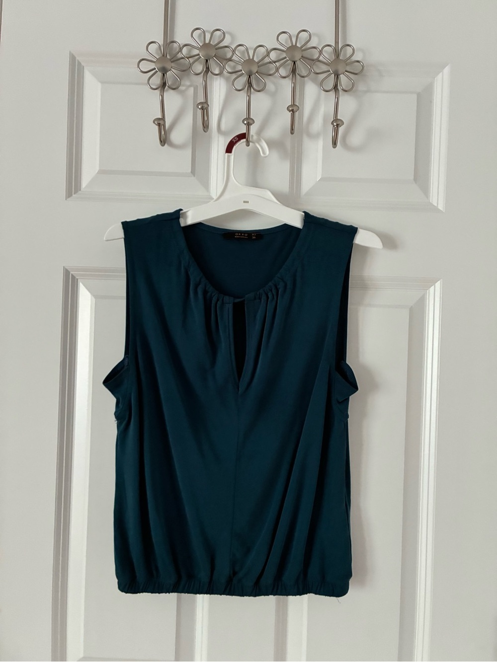 Sleeveless Keyhole Camisole in Teal